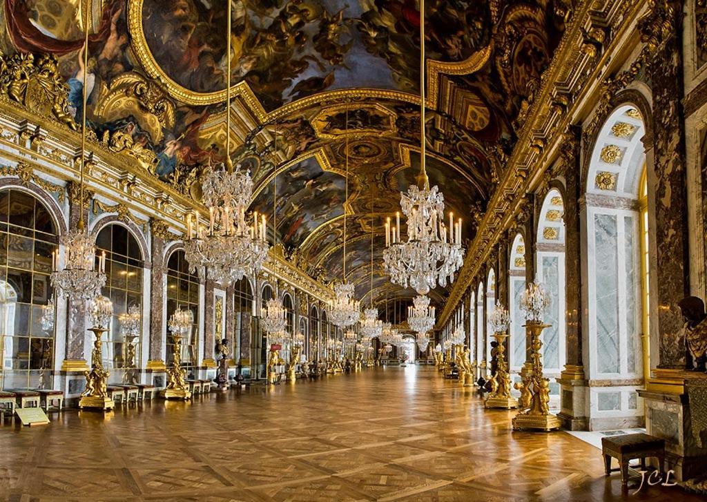 Appartement En Duplex A 200 Metres Du Chateau De Versailles! *